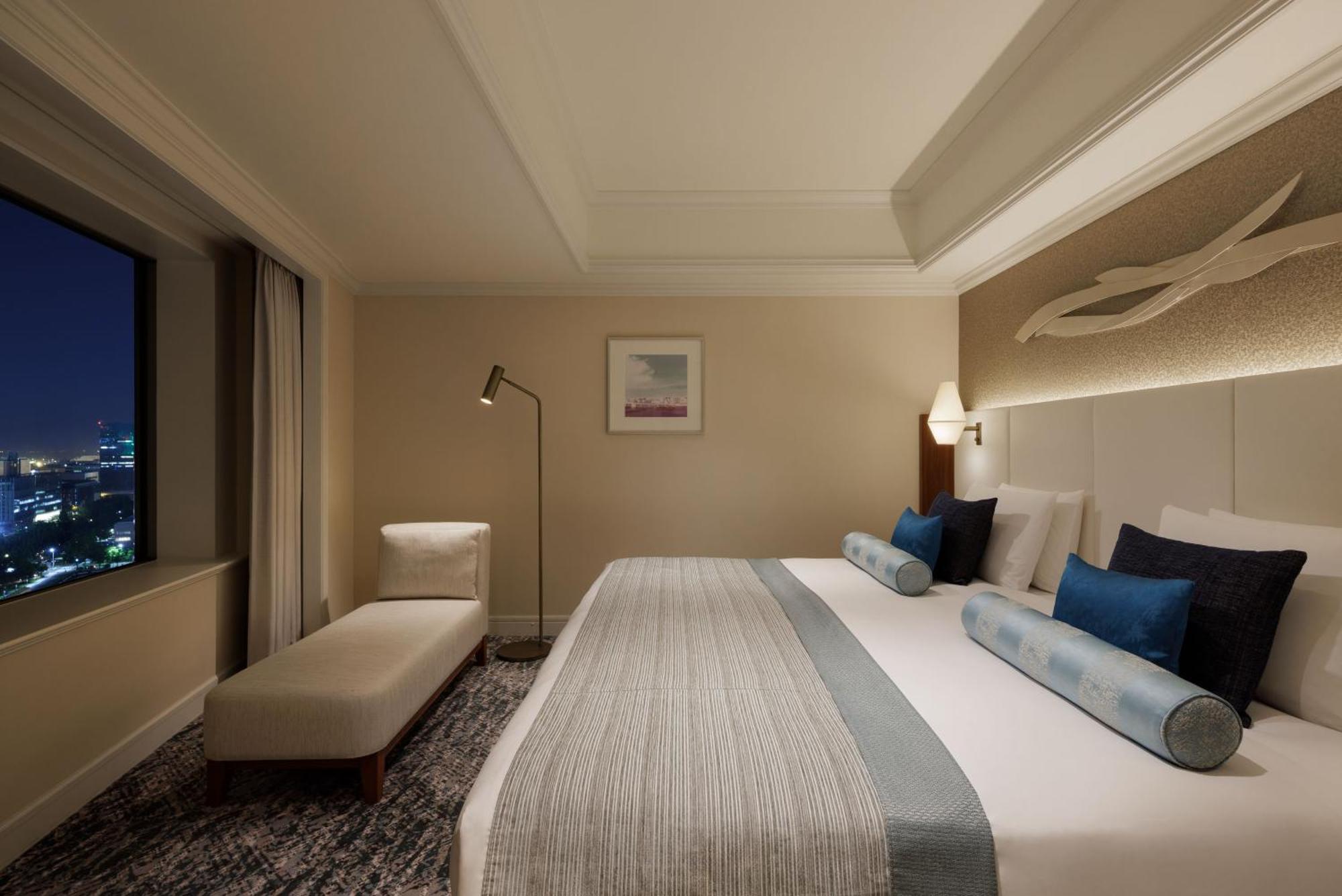 Premier Floor Corner Suite Grand King Rainbow Bridge Side Non-Smoking