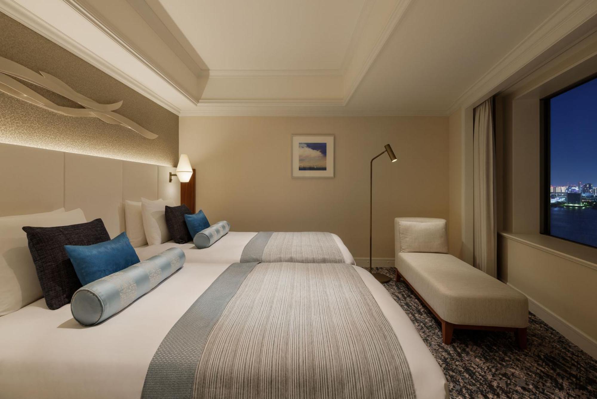 Premier Floor Corner Suite Twin Rainbow Bridge Side Non-Smoking