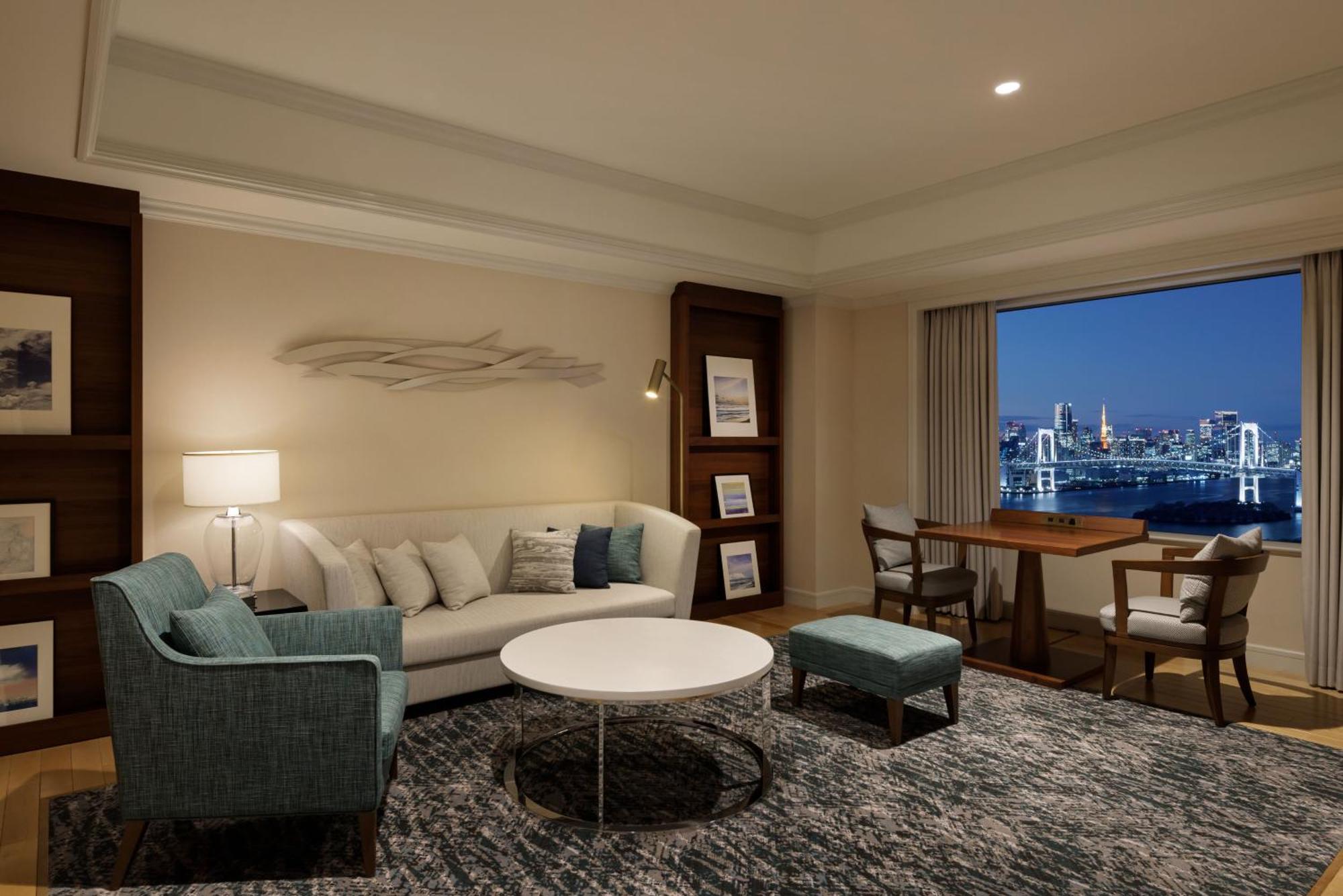 Premier Floor Deluxe Suite Grand King Rainbow Bridge Side Non-Smoking