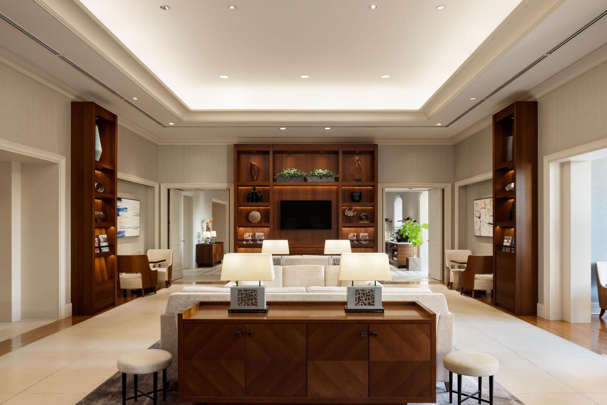 Premier Floor Deluxe Suite Grand King Rainbow Bridge Side Non-Smoking