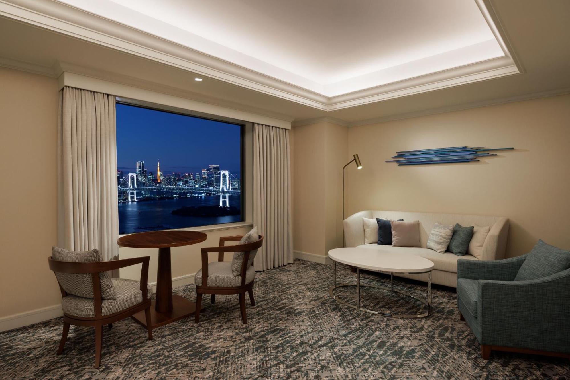 Premier Floor Corner Suite Twin Rainbow Bridge Side Non-Smoking